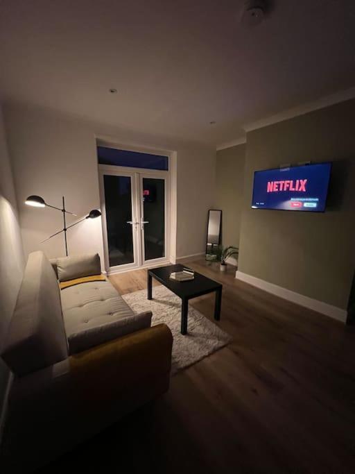 Whole House Modern Two Bedroom In Newcastle - Free Parking Εξωτερικό φωτογραφία